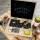 Small Foot Drewniany Laptop Edukacyjny z Tablicą Magnetyczno-Kredową i Smartfonem dla Dzieci 6+ | Kreatywny Zestaw do Nauki Liter i Cyfr z Kredą i Gąbką, Ekologiczna Zabawka do Naśladowania Dorosłych, Idealny Prezent dla Ucznia i do Podróży.