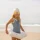 Dziecięce Koło do Pływania SUNNYLiFE Mima the Fairy Lemon | Otwierane Koło Basenowe z Zapięciem dla Malucha, Dmuchane Koło Plażowe z Wróżką, Wytrzymałe PVC Bez Ftalanów, Do 30 kg, Wspiera Oswajanie z Wodą, Prezent na Wakacje.
