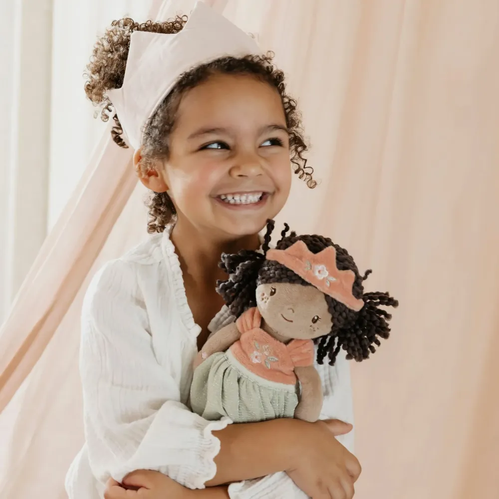 Miękka Szmaciana Laleczka Księżniczka Evi Little Dutch 35 cm | Przytulanka Sensoryczna z Materiału dla Dzieci 12m+, Lalka Szmacianka z Koroną i Sukienką, Wspiera Rozwój Empatii, Idealny Prezent na Roczek dla Dziewczynki.