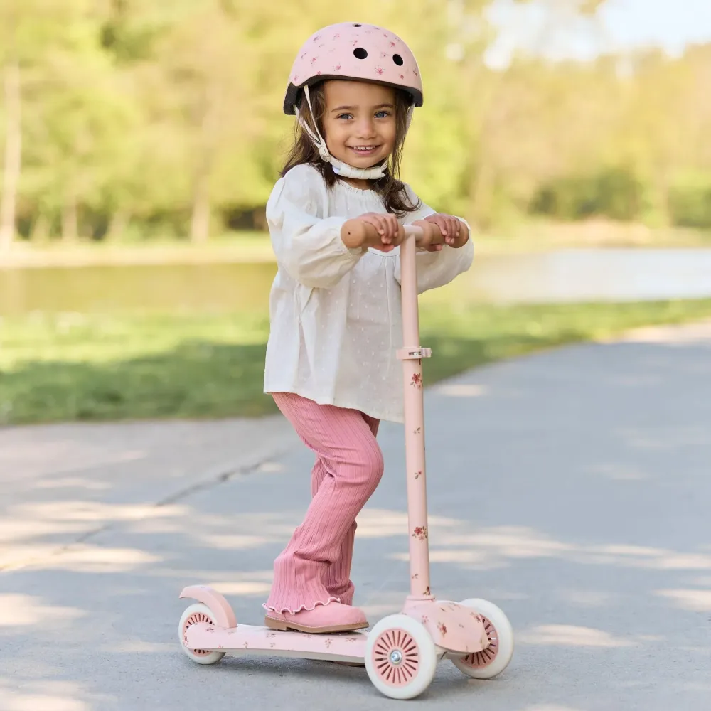 Różowa Hulajnoga Trójkołowa w Kwiaty Little Dutch Fairy Floral | Stabilna Hulajnoga Trzykołowa dla Dzieci 3+, Skuter z Regulacją Kierownicy i Hamulcem, Wspiera Rozwój Równowagi i Motoryki Dużej, Prezent dla Dziewczynki.