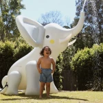 Sunnylife Dmuchany Zraszacz Gigant Eli the Elephant 210 cm wysokości