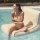 Pływające Krzesło i Materac Basenowy 2w1 SUNNYLiFE Luxe Tierra Rattan | Ekskluzywny Fotel Wodny Premium z Oparciem, Luksusowy Leżak Ogrodowy z Dnem z Siatki, Wytrzymałe PVC z Tkaniną Textilene, Zestaw Naprawczy w Komplecie.