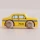 Mała drewniana taksówka nowojorska Trixie w jaskrawożółtym kolorze z czarno-białą szachownicą i numerem 39 z kolekcji Classic Car marki Le Toy Van. Ekologiczny samochodzik retro dla dzieci i dwulatka