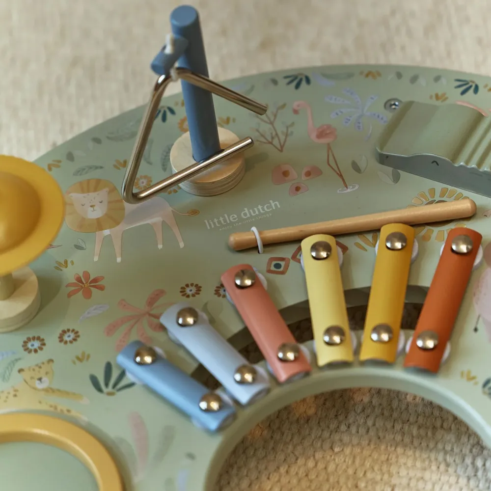 Drewniany Stolik Muzyczny Little Dutch Safari Friends FSC | Edukacyjny Panel Instrumentalny dla Dzieci 18m+, Pierwsze Cynkielki z Ksylofonem, Bębenkiem i Talerzem, Wspiera Rozwój Słuchu i Rytmiki, Prezent dla Półtoraroczniaka.