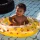 Dmuchane Koło z Siedziskiem dla Niemowląt Swim Essentials Circus Yellow | Fotelik Basenowy Kółko dla Dzieci 0–1 Lat (do 11 kg), Żółte w Cyrkowy Wzór z Wytrzymałego PVC, 4 Komory Powietrzne dla Bezpiecznego Oswajania z Wodą.
