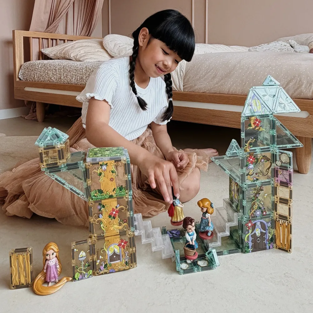 Klocki Magnetyczne Cleverclixx Magic Forest Pack Pastel | Zestaw Konstrukcyjny 65 Elementów dla Dzieci 3+, Przezroczyste Klocki z Baśniowymi Nadrukami i Świecącą Płytką LED, Klocki STEM Wspierające Rozwój i Wyobraźnię.