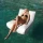 Luxe Floating Chair Dmuchany Fotel Basenowy Casa Cream | Pływający Leżak Ogrodowy z Materiałowym Pokrowcem, Szybkoschnący Materac z Siatką Mesh i PVC bez Ftalanów, Wymiary 110 x 93 cm, Obciążenie do 80 kg.