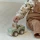 Little Dutch drewniany samochód terenowy z figurką strażnika Safari Friends. Pojazd drewniany auto ze strażnikiem LD8927 z drewna FSC do odgrywania ról dla dzieci od 18 miesięcy 18m+ / na prezent.