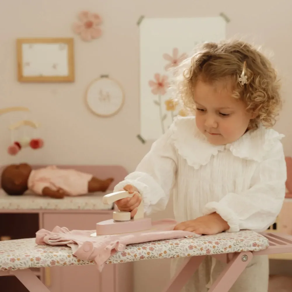 Drewniana Deska do Prasowania z Żelazkiem Little Dutch FSC | Zestaw Małego Pomocnika dla Dzieci 3+, Składana Deska i Żelazko z Drewna FSC, Zabawka w Odgrywanie Ról, Prezent dla Dziewczynki i Chłopca, dla 3-latki i 4-latki.