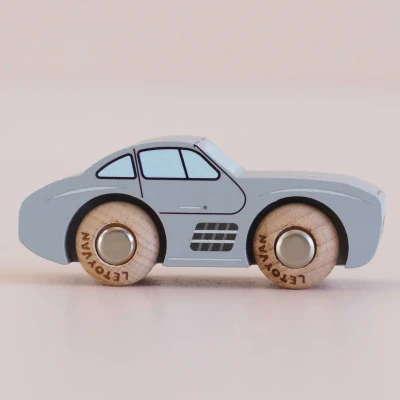 Auto Mavis Drewniany Samochodzik Premium FSC Le Toy Van 2+