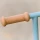 Trójkołowa hulajnoga dziecięca w pastelowym kolorze błękitnym Blue holenderskiej marki Little Dutch. Błękitna hulajnoga balansowa dla dzieci od 3 lat z trzystopniową regulacją kierownicy