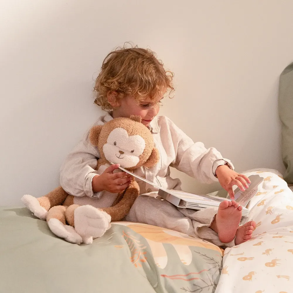 Przytulanka Duża Małpka XXL Little Dutch Safari Friends GRS | Wielka Maskotka Pluszowa 80 cm dla Dzieci 1+, Małpka z Zapinanymi Łapkami i Detalami Sensorycznymi, Miękki Poduszka-Przytulanka Wspierająca Samodzielne Zasypianie.
