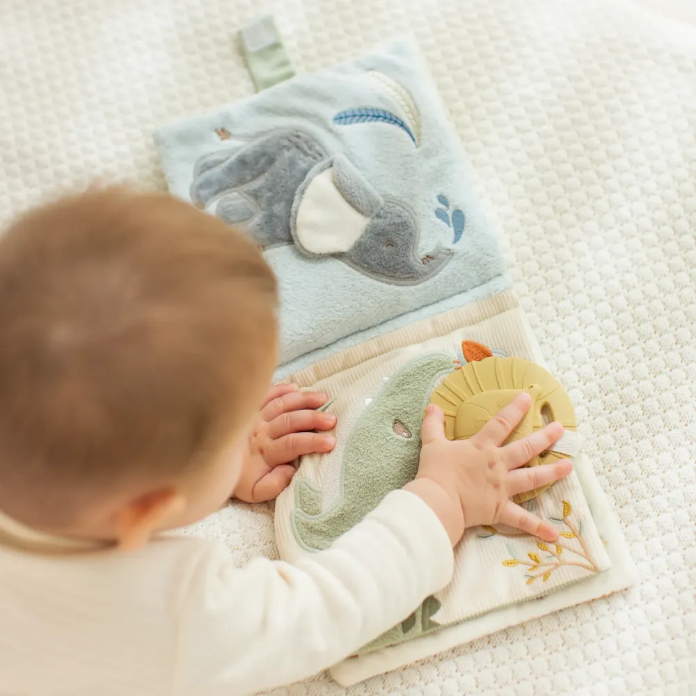 Miękka Duża Książeczka Sensoryczna Little Dutch Safari Friends GRS | Pierwsza Zabawka Interaktywna dla Niemowląt od Urodzenia 0+, Ekologiczna Książeczka z Szeleścikami, Lusterkiem i Grzechotką, Wspiera Rozwój Zmysłów, Prezent na Baby Shower.