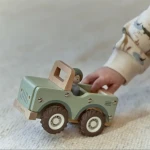 Little Dutch Drewniany Samochód Terenowy z Figurką Strażnika Safari 18m+