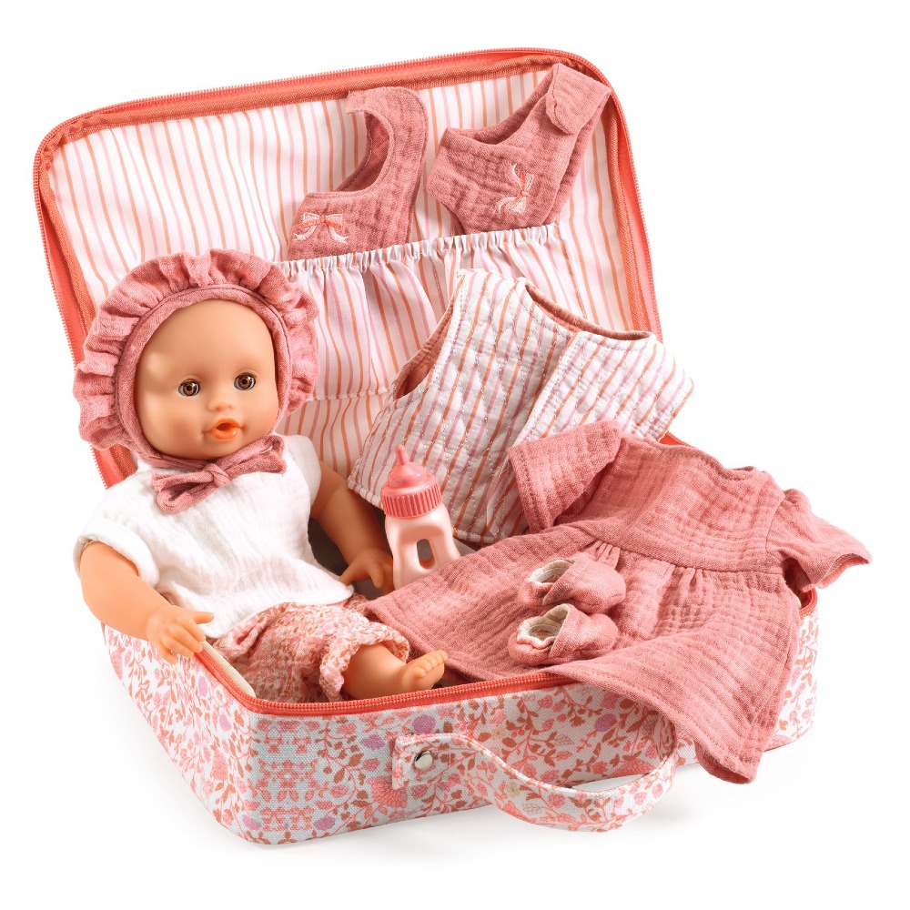 Djeco Pomea Lily lalka bobas 32 cm z walizką, ubrankami, butelką, pieluszką i akcesoriami do pielęgnacji dla dziecka 18m+