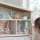 Lundby Zestaw lalek Charlie to komplet pięciu figurek, który pozwala zaludnić domek dla lalek i rozpocząć tworzenie własnych rodzinnych historii.