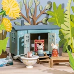 Tender Leaf Toys drewniany domek na kółkach dla myszek