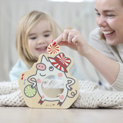 Micki Jinglepop Pig drewniana świnka skarbonka z dźwiękiem