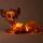 Lampka nocna LED Sarenka marki Egmont Toys to dekoracyjna lampka do dziecięcego pokoju, która może być używana jako delikatne źródło światła po zmroku.