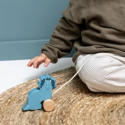 Trixie drewniana zabawka do ciągnięcia Triceratops