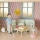 Lundby zestaw mebli do salonu domku dla lalek pozwala urządzić przytulny i stylowy salon w miniaturowym domu. Zestaw obejmuje sofę modułową, stolik kawowy w kształcie chmurki, miękki dywan w kształcie kwiatka oraz doniczkę