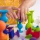Fat Brain Toys Squigz Starter Set 3+ – silikonowe klocki przyssawki 22 el., zabawka konstrukcyjna dla dzieci, prezent na urodziny lub święta, rozwój motoryki małej, kreatywności i wyobraźni przestrzennej przez budowanie bez ograniczeń