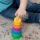 Fat Brain Toys Bąbelki Dimpl Wieża dla Dzieci 6m+ | Sensoryczne Kubeczki do Układania z Silikonowymi Bąbelkami, Rozwijają Motorykę, Koordynację Ręka-Oko i Zmysł Dotyku, Bezpieczna Zabawka do Kąpieli BPA-free, Idealny Prezent dla Niemowlaka.