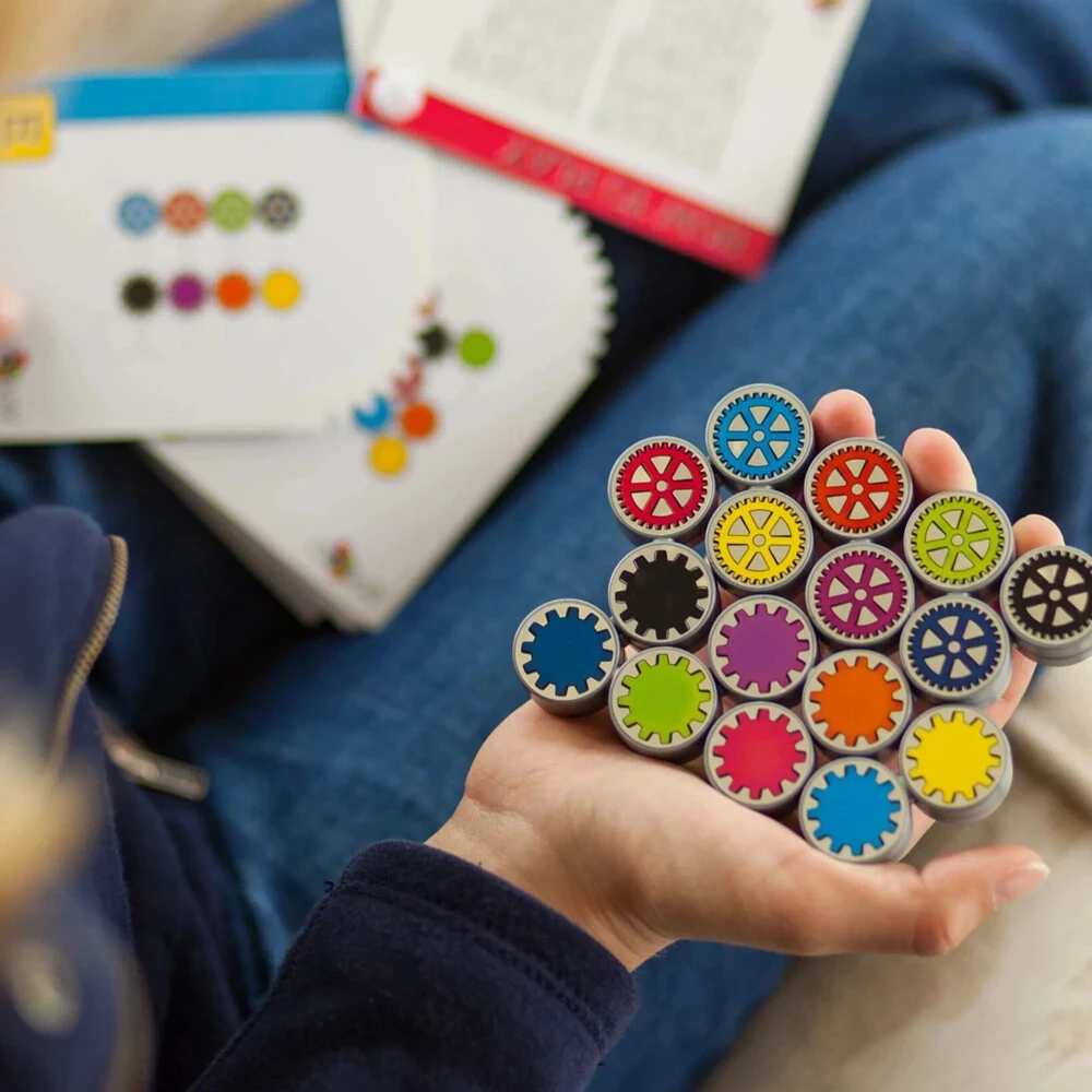 Zabawka logiczna dla 6 latka Coggy Fat Brain Toys – giętka układanka z zadaniami, prezent dla dziecka i nastolatka, trening cierpliwości i rozwiązywania problemów