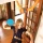 Fat Brain Toys Door Pong wisząca gra zręcznościowa ping pong na drzwi z zaciskiem. Zestaw z 2 paletkami i piłeczką na sznurku FA195-1 dla dzieci od 3 lat 3+ do ćwiczenia refleksu.