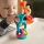 Sensoryczna zabawka z przyssawką Bobo Fat Brain Toys (6m+). Silikonowy gryzak i grzechotka do krzesełka do karmienia lub kąpieli. Idealny prezent dla niemowlaka na ząbkowanie, który wspiera rozwój chwytu i nie spada na podłogę.