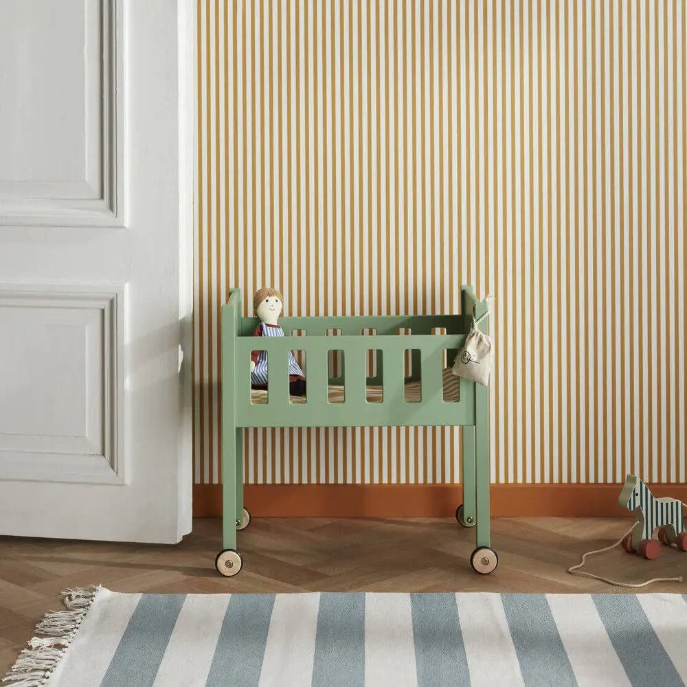 Kids Concept łóżeczko drewniane z kółkami dla lalek green