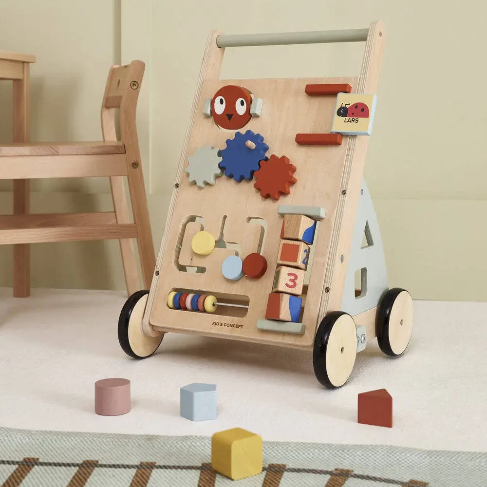 Kids Concept chodzik z odczepianą tablicą edukacyjną prezent na roczek