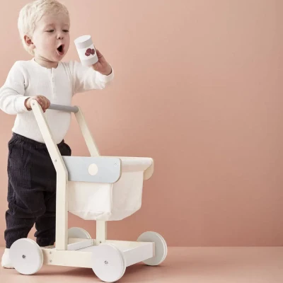 Kids Concept wózek drewniany na zakupy z torbą do zabawy w sklep
