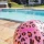 Swim Essentials zraszacz ogrodowy w kształcie piłki Panterka róż