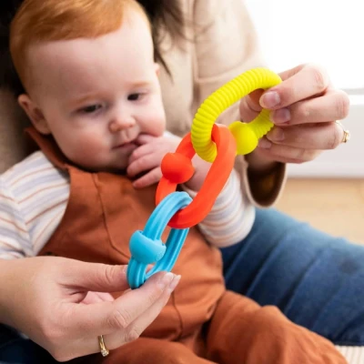Fat Brain Toys zabawka sensoryczna do rozwoju małej motoryki Plip Grips