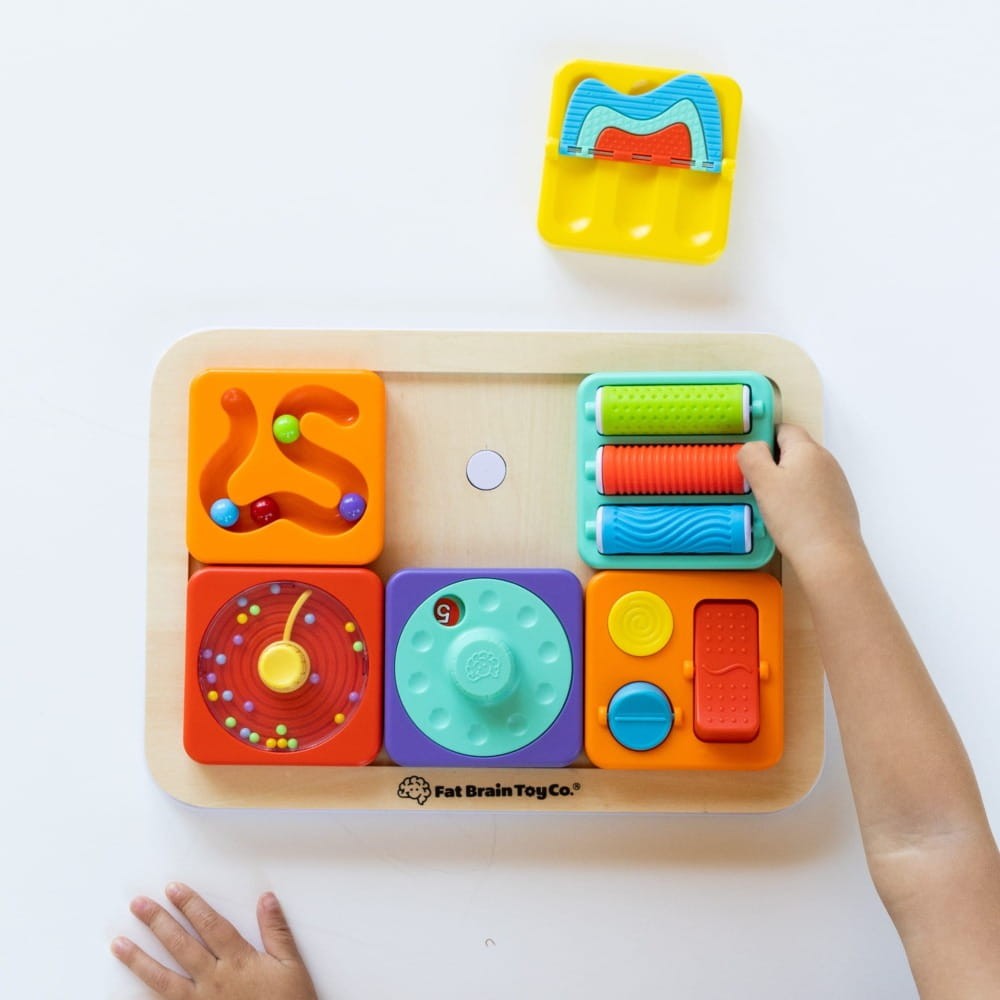 PlayTab Fat Brain Toys – edukacyjna tablica sensoryczna 12m+ z magnetycznymi modułami rozwijającymi motorykę małą i logiczne myślenie