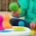 Fat Brain Toys SpinnyPins sorter sensoryczny 18m+ – zabawka dla dziecka, prezent dla chłopca i dziewczynki, interaktywny sorter do rozwoju motoryki i zmysłów
