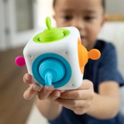 Fat Brain Toys zabawka sensoryczna kostka manipulacyjna Tugl
