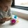 Fat Brain Toys Tugl Cube kostka manipulacyjna sensoryczna silikonowa zabawka fidget toy dla malucha F305. Kostka sensoryczna z wciskanymi silikonowymi elementami do ćwiczenia małej motoryki dla dzieci od 2 lat 2+ / do podróży.