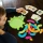 Fat Brain Toys układanka edukacyjna łamigłówka żuczek Bugzzle z kartami zadań. Układanka matematyczna przestrzenna bez BPA Fat Brain Toys FA252-1 dla dzieci od 3 lat 3+ / do nauki symetrii i logiki.