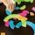 Fat Brain Toys układanka edukacyjna łamigłówka żuczek Bugzzle z kartami zadań. Układanka matematyczna przestrzenna bez BPA Fat Brain Toys FA252-1 dla dzieci od 3 lat 3+ / do nauki symetrii i logiki.