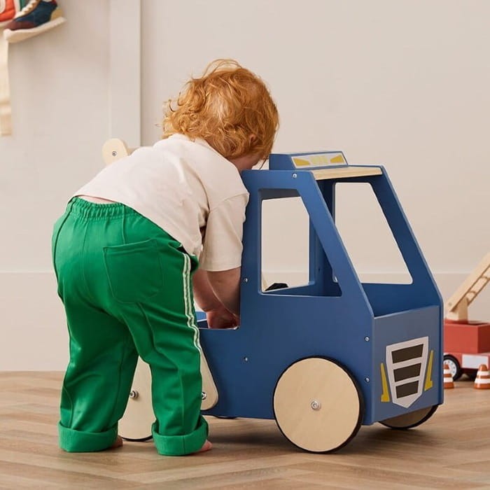 Kid’s Concept drewniany pchacz ciężarówka – zabawka dla dziecka 12m+, prezent dla rocznego dziecka, pchacz FSC do nauki chodzenia i motoryki