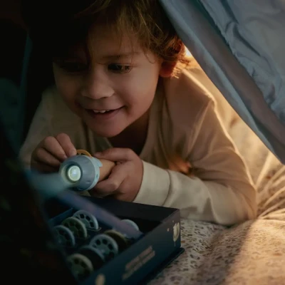 Little Dutch latarka projektor z bajkami niebieski