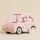 Drewniany samochód retro Le Toy Van dla lalek (3+). Miętowe auto w skali 1:12 z otwieranym bagażnikiem i torbą podróżną. Ekologiczna zabawka z drewna FSC, która rozwija wyobraźnię i pasuje do domków dla lalek Sophie's House.