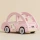 Drewniany samochód retro Le Toy Van dla lalek (3+). Miętowe auto w skali 1:12 z otwieranym bagażnikiem i torbą podróżną. Ekologiczna zabawka z drewna FSC, która rozwija wyobraźnię i pasuje do domków dla lalek Sophie's House.