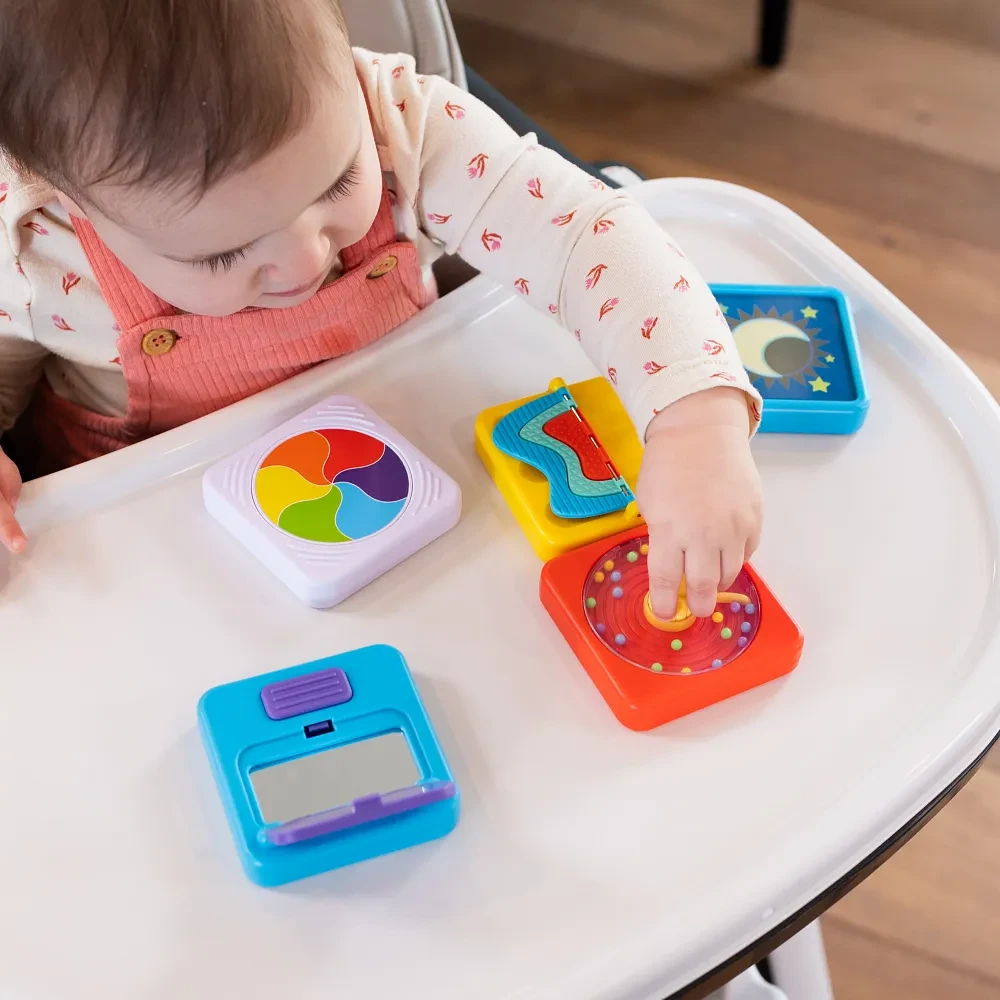 Prezent na roczek dla dziecka – PlayTab Fat Brain Toys moduły magnetyczne 12m+, zabawka edukacyjna do podróży, rozwój zmysłów i pierwsze poznawanie cyfr