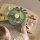 Drewniana Tablica Manipulacyjna Kierownica Kid's Concept FSC | Samochodowy Kokpit Sensoryczny dla Dzieci 18m+, Interaktywna Kierownica Drewniana z Kluczykiem i Biegami, Wspiera Motorykę Małą i Odgrywanie Ról, Prezent dla 2-latka i 3-latka.