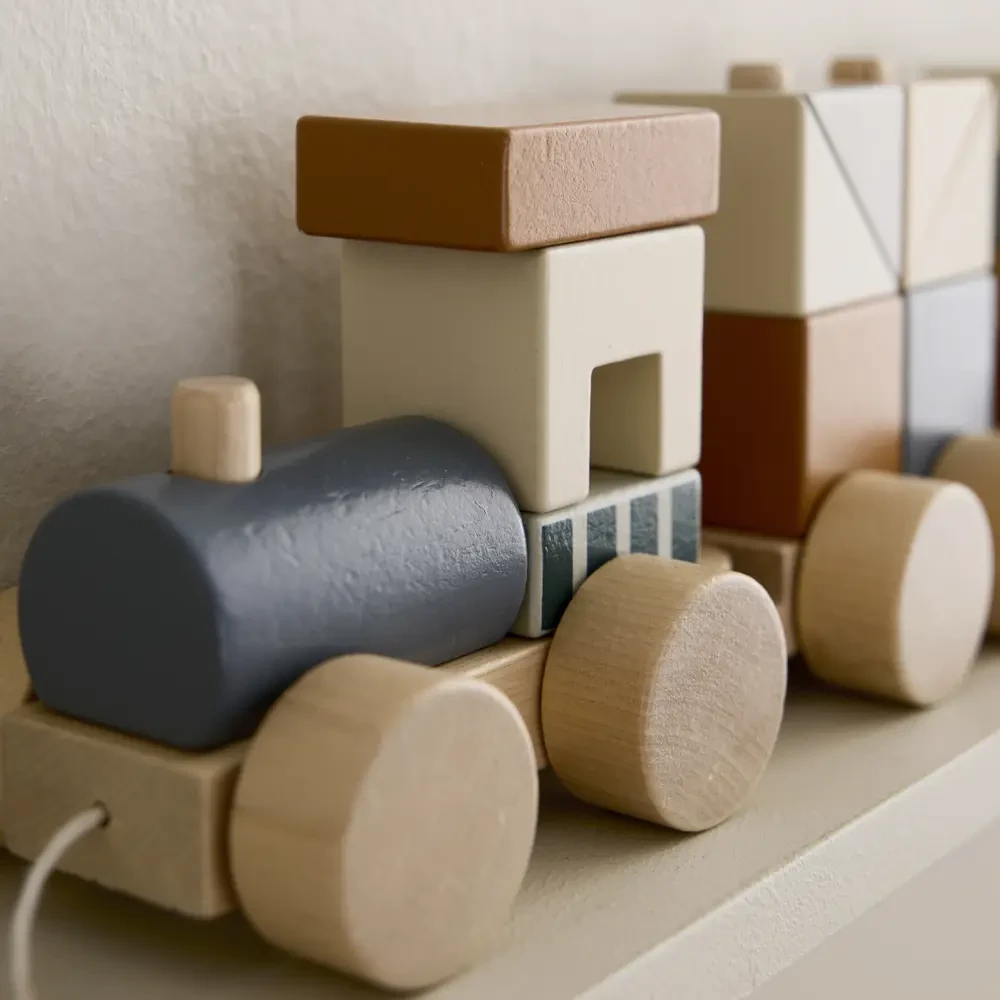 Kids Concept drewniany pociąg do ciągnięcia z klockami dla rocznego dziecka