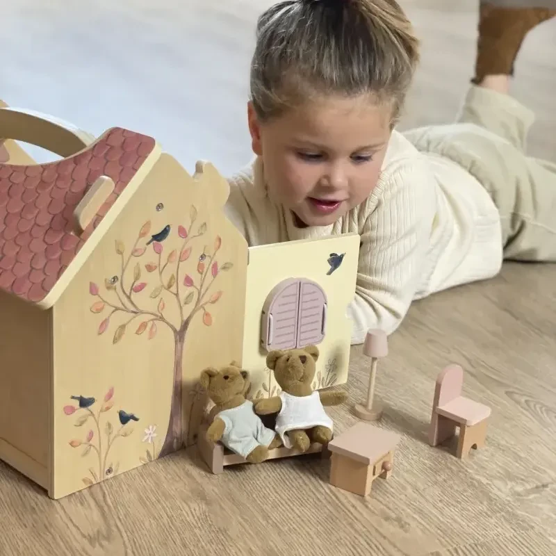 Egmont Toys drewniany domek z rodzinką misiów