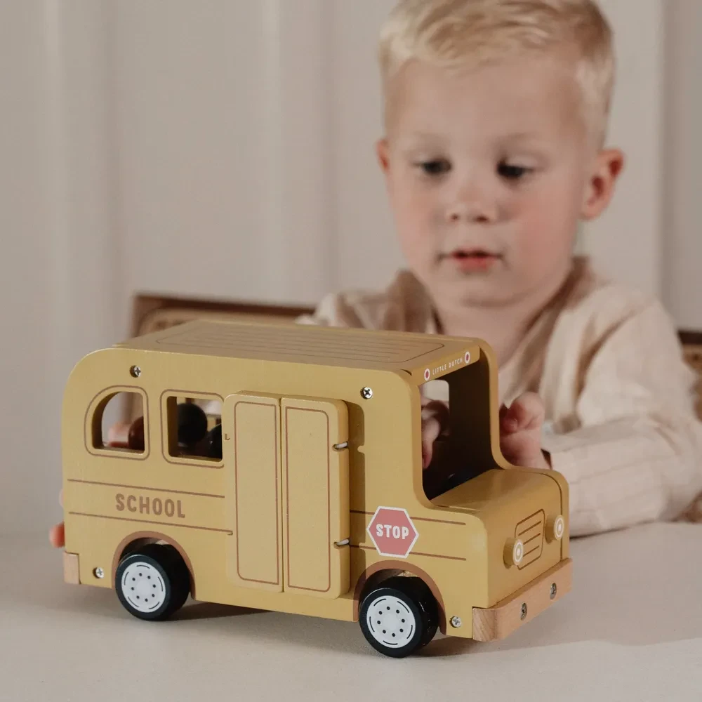 Drewniany Szkolny Autobus z Figurkami Little Dutch | Otwierany Autobus z Drewna FSC dla Dzieci 18m+, Edukacyjny Pojazd z 5 Drewnianymi Figurkami, Wspiera Odgrywanie Ról i Rozwój Społeczny, Prezent dla Malucha.